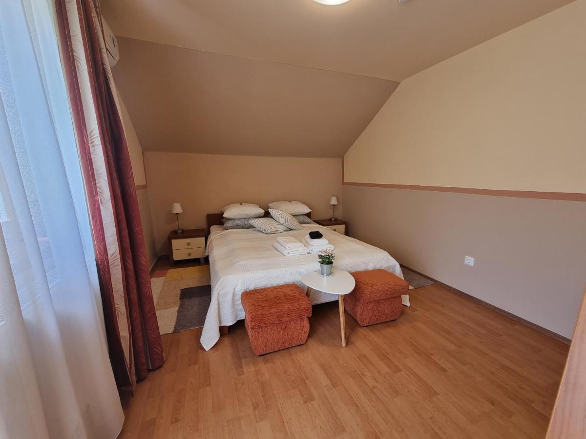 Abigel 2 Vendeghaz Hotel มิชโคลซ์ ภายนอก รูปภาพ