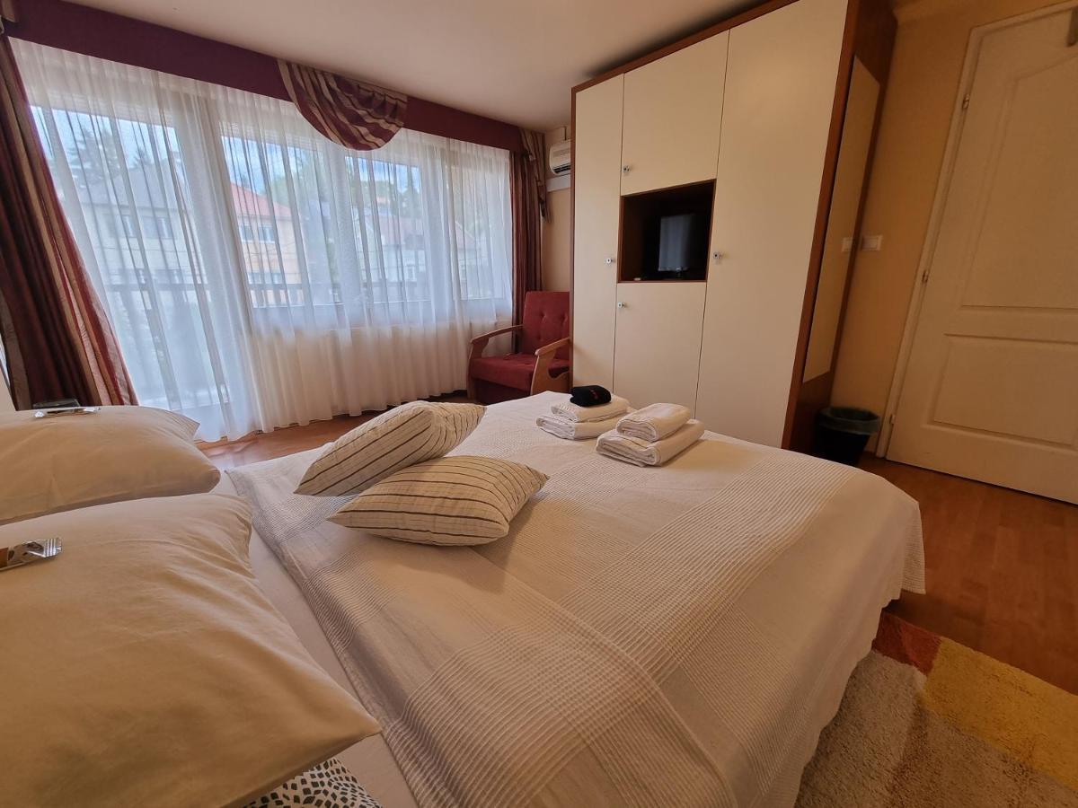 Abigel 2 Vendeghaz Hotel มิชโคลซ์ ภายนอก รูปภาพ