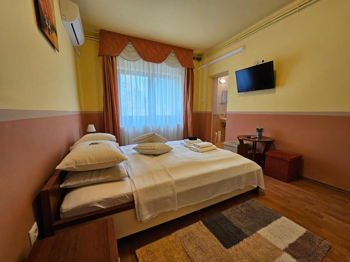 Abigel 2 Vendeghaz Hotel มิชโคลซ์ ภายนอก รูปภาพ