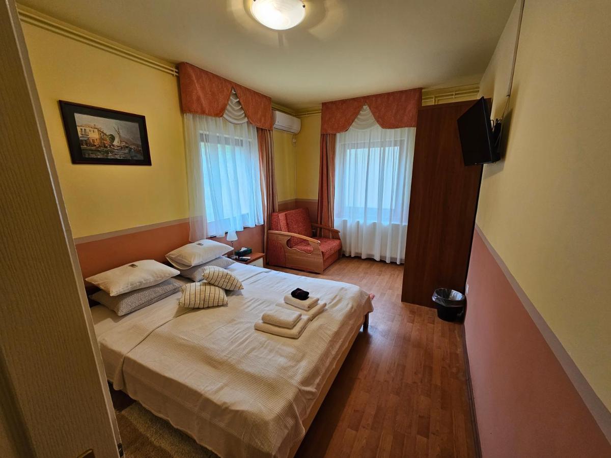 Abigel 2 Vendeghaz Hotel มิชโคลซ์ ภายนอก รูปภาพ