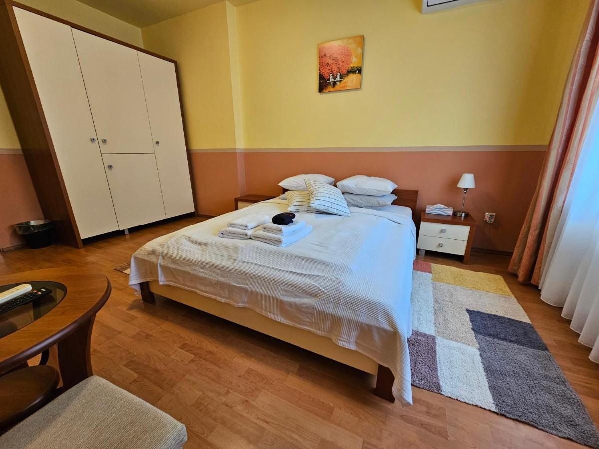 Abigel 2 Vendeghaz Hotel มิชโคลซ์ ภายนอก รูปภาพ
